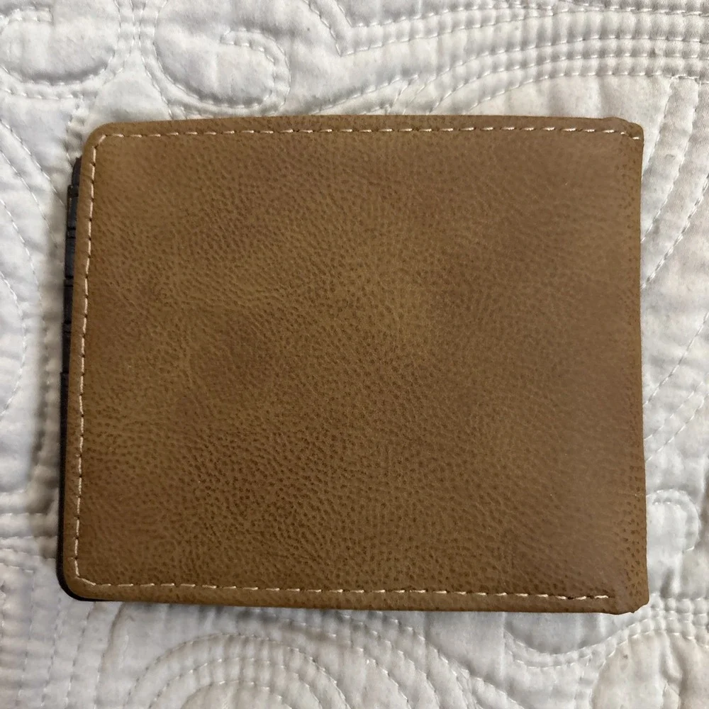 NWOT Mossy Oak Camo Print Bi Fold Mens Wallet Tan Leather 8 Card Spaces